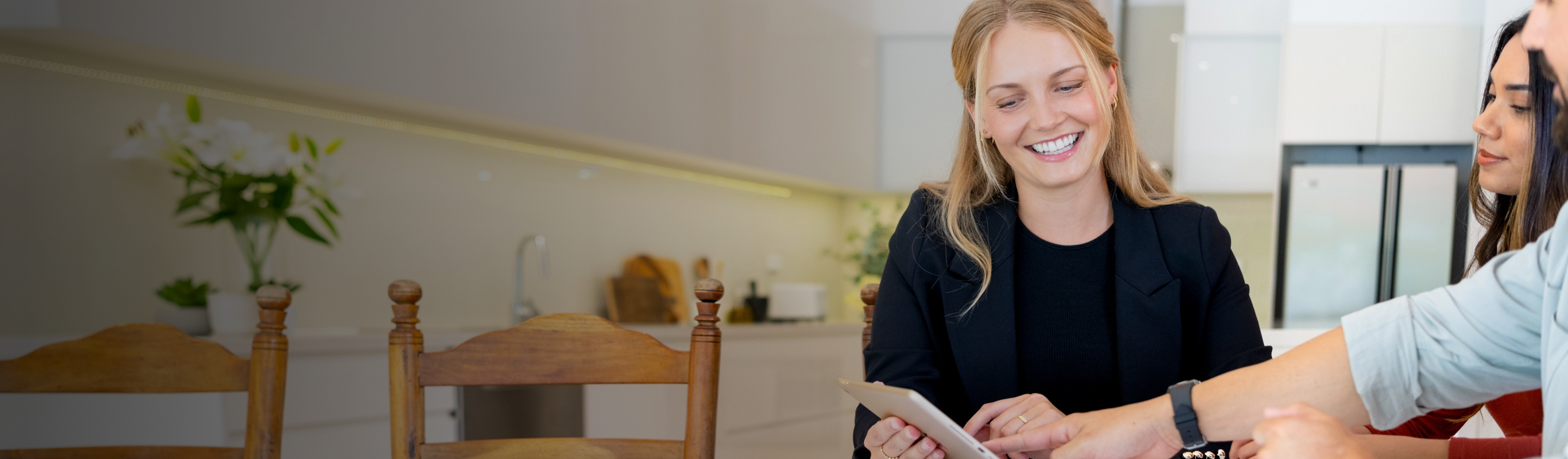 Imagen de una pareja en su nuevo apartamento